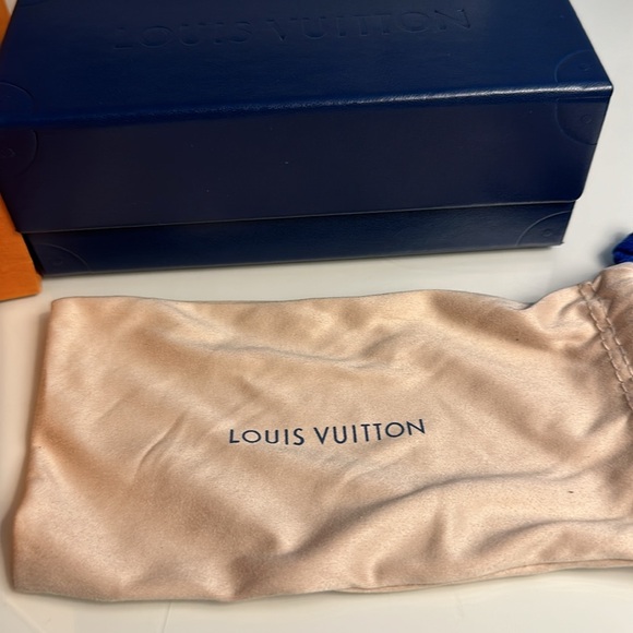 😎Louis Vuitton LV Empreinte Square Sunglasses😎 - Picture 4 of 16